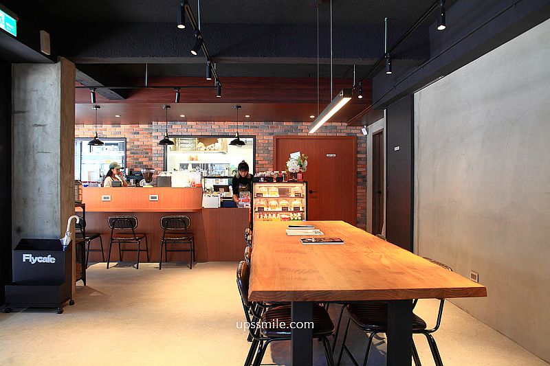 蒼蠅哥肉桂捲【Fly cafe 安和店】插旗捷運信義安和站咖啡廳2分店，台北最強肉桂捲