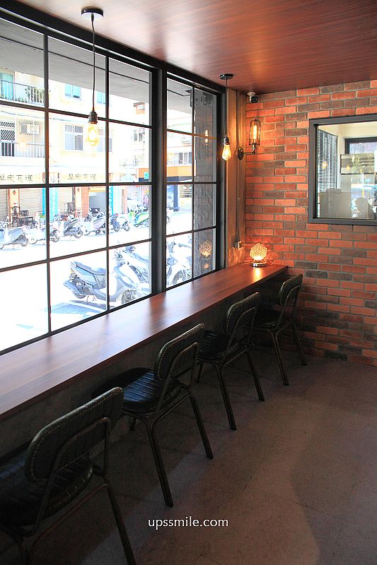 蒼蠅哥肉桂捲【Fly cafe 安和店】插旗捷運信義安和站咖啡廳2分店，台北最強肉桂捲