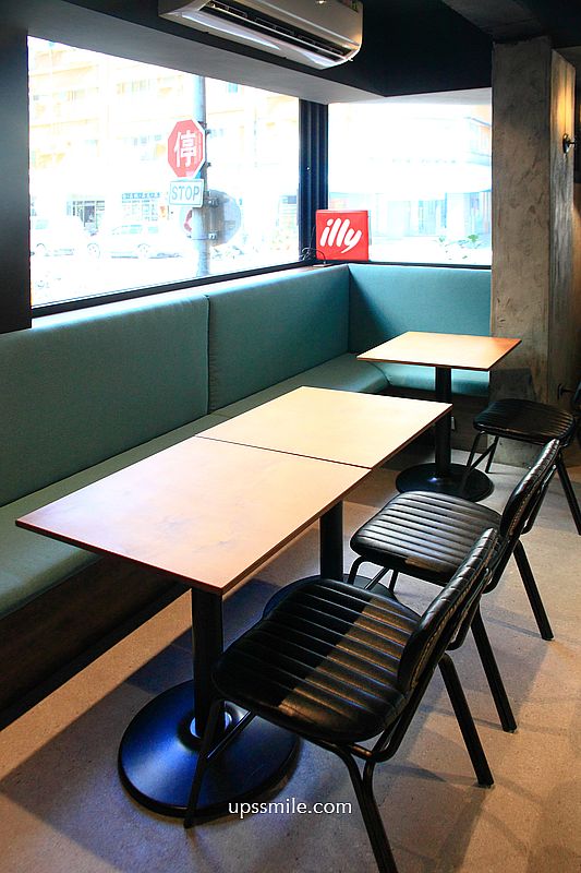 蒼蠅哥肉桂捲【Fly cafe 安和店】插旗捷運信義安和站咖啡廳2分店，台北最強肉桂捲