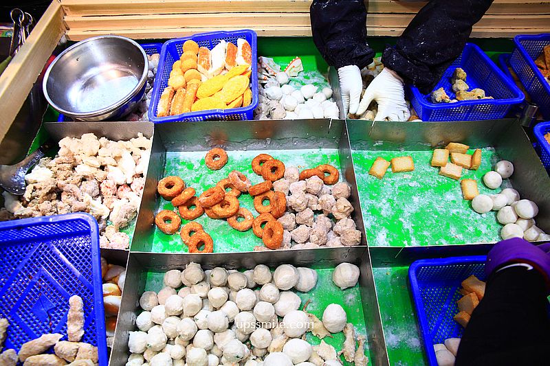 萬華東三水街市場【艋舺大豐魚丸店】70年老店必吃炸牛蒡甜不辣、紅燒肉、芋頭