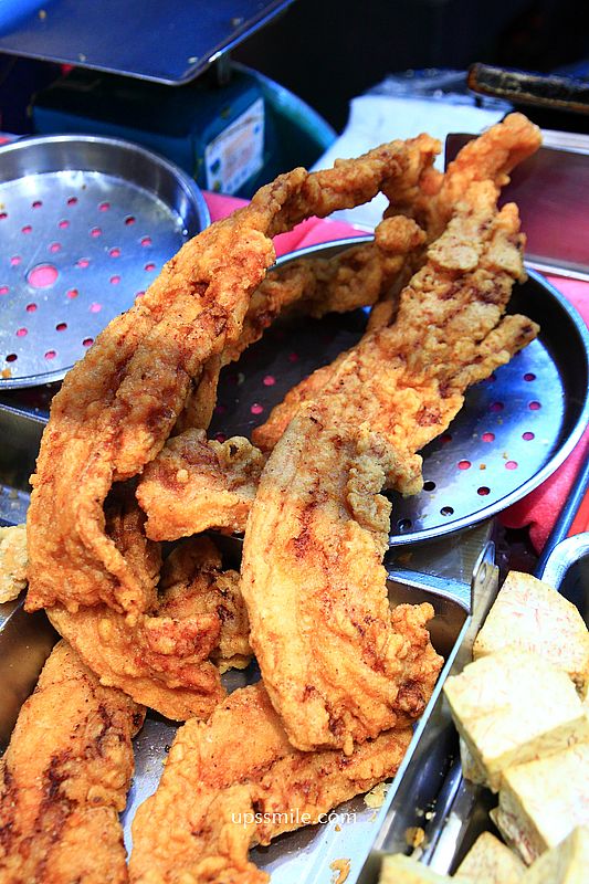 萬華東三水街市場【艋舺大豐魚丸店】70年老店必吃炸牛蒡甜不辣、紅燒肉、芋頭