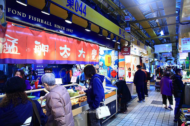 萬華東三水街市場【艋舺大豐魚丸店】70年老店必吃炸牛蒡甜不辣、紅燒肉、芋頭