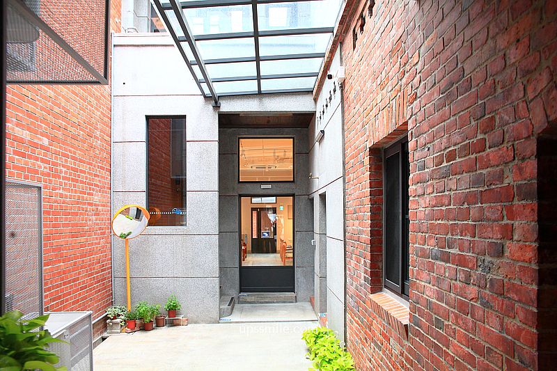 大稻埕咖啡廳【嘉點CHIA.CAFE】台北老宅咖啡廳，必吃炸唐揚雞套餐與麵茶古早味蛋糕