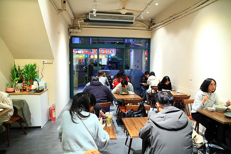 台北美食【焰禾炒飯雞湯麵】有平價鼎泰豐實力,必吃雞湯麵與排骨炒飯 台北美食【焰禾炒飯雞湯麵】有平價鼎泰豐實力,必吃雞湯麵與排骨炒飯