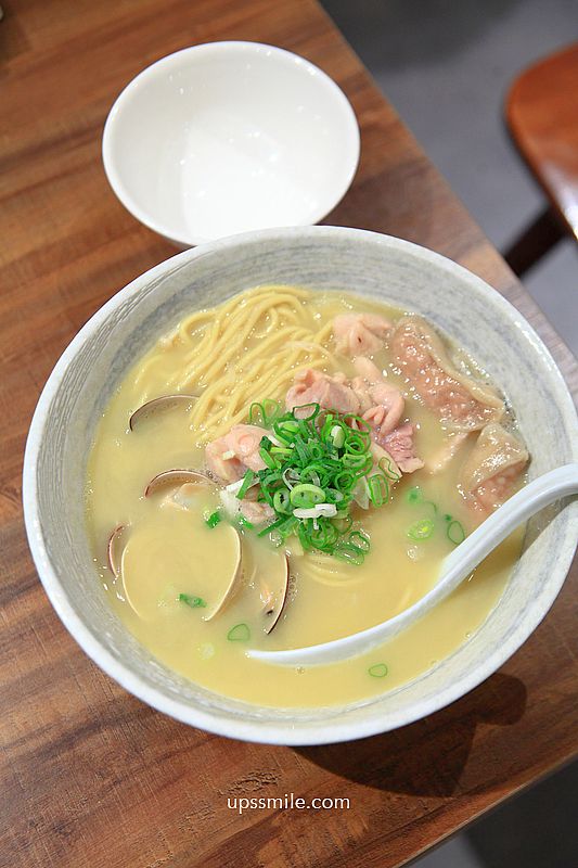 台北美食【焰禾炒飯雞湯麵】有平價鼎泰豐實力,必吃雞湯麵與排骨炒飯 台北美食【焰禾炒飯雞湯麵】有平價鼎泰豐實力,必吃雞湯麵與排骨炒飯