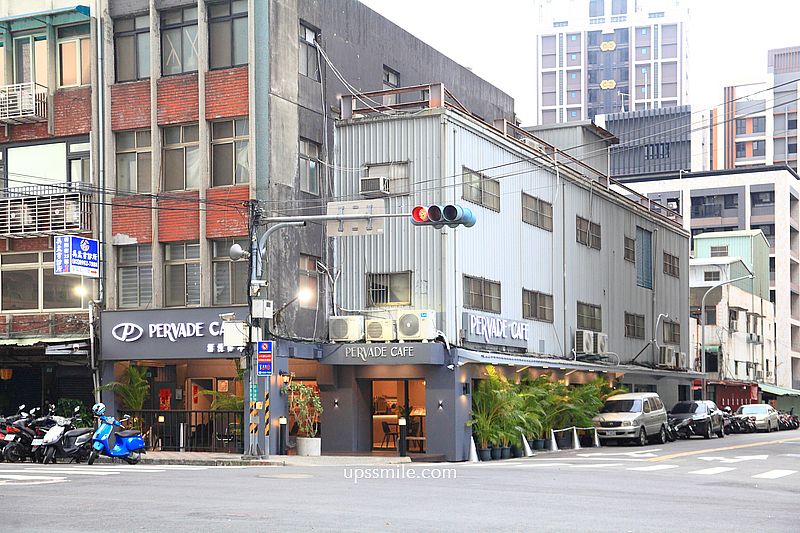 三重美食【PERVADE CAFE瀰漫咖啡】捷運三重站咖啡廳，複合式選物店
