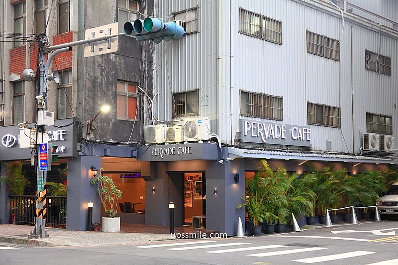 三重美食【PERVADE CAFE瀰漫咖啡】捷運三重站咖啡廳，複合式選物店