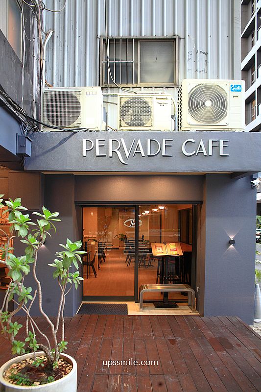 三重美食【PERVADE CAFE瀰漫咖啡】捷運三重站咖啡廳，複合式選物店