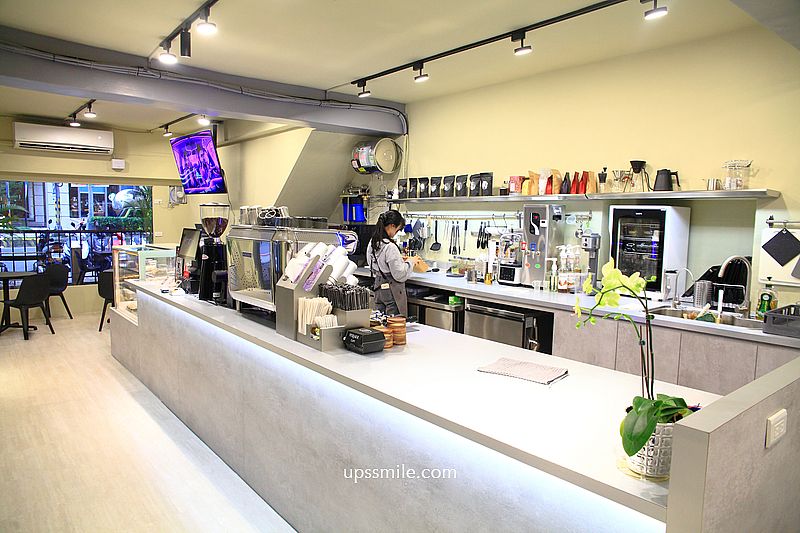 三重美食【PERVADE CAFE瀰漫咖啡】捷運三重站咖啡廳，複合式選物店
