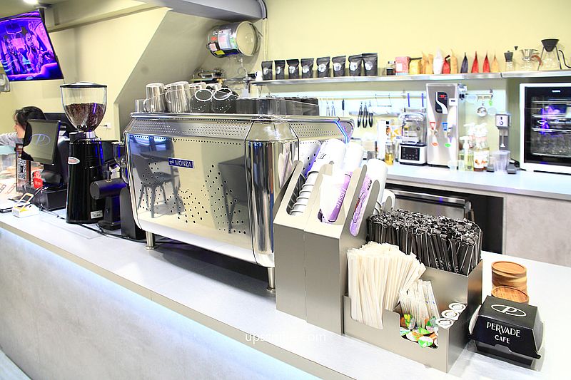 三重美食【PERVADE CAFE瀰漫咖啡】捷運三重站咖啡廳，複合式選物店