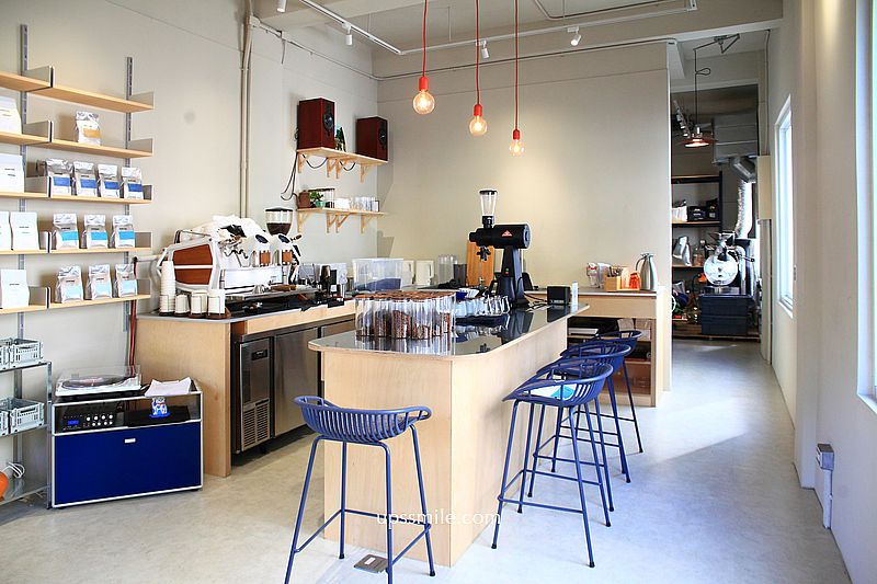 台中國美館自家烘焙咖啡廳【Peakless Coffee Roasters】開窗純白老宅咖啡廳網美打卡聖地 台中國美館自家烘焙咖啡廳【Peakless Coffee Roasters】開窗純白老宅咖啡廳網美打卡聖地