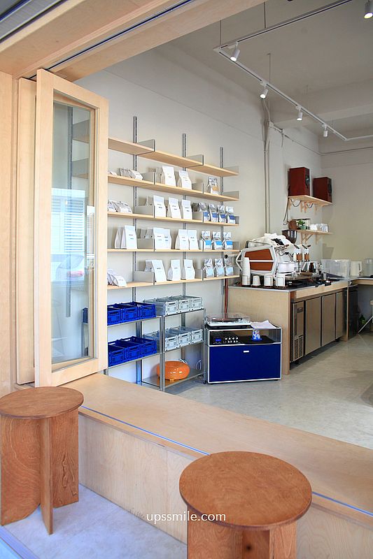 台中國美館自家烘焙咖啡廳【Peakless Coffee Roasters】開窗純白老宅咖啡廳網美打卡聖地 台中國美館自家烘焙咖啡廳【Peakless Coffee Roasters】開窗純白老宅咖啡廳網美打卡聖地