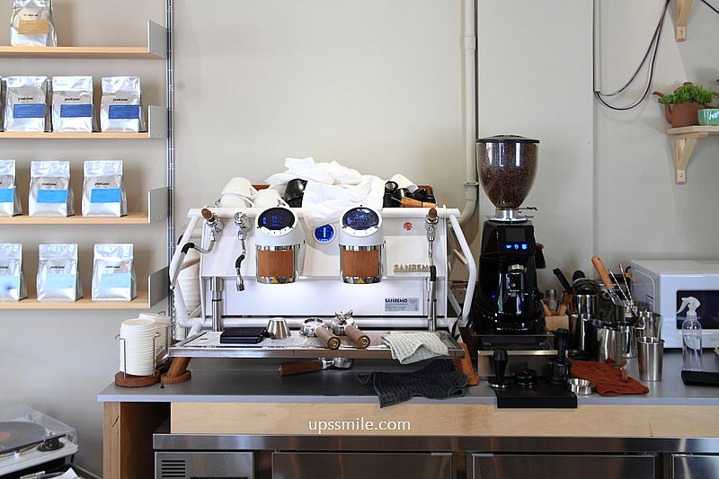 台中國美館自家烘焙咖啡廳【Peakless Coffee Roasters】開窗純白老宅咖啡廳網美打卡聖地 台中國美館自家烘焙咖啡廳【Peakless Coffee Roasters】開窗純白老宅咖啡廳網美打卡聖地