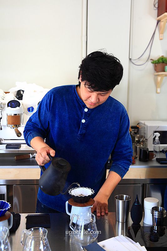 台中國美館自家烘焙咖啡廳【Peakless Coffee Roasters】開窗純白老宅咖啡廳網美打卡聖地