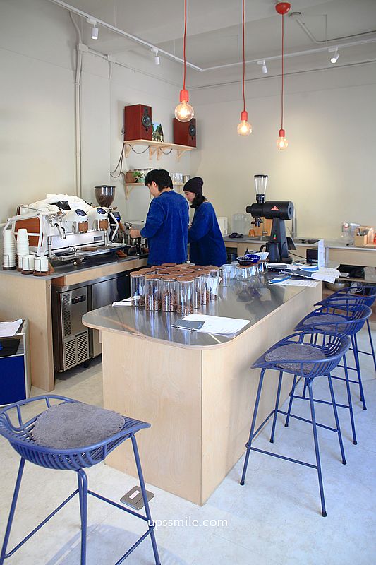 台中國美館自家烘焙咖啡廳【Peakless Coffee Roasters】開窗純白老宅咖啡廳網美打卡聖地