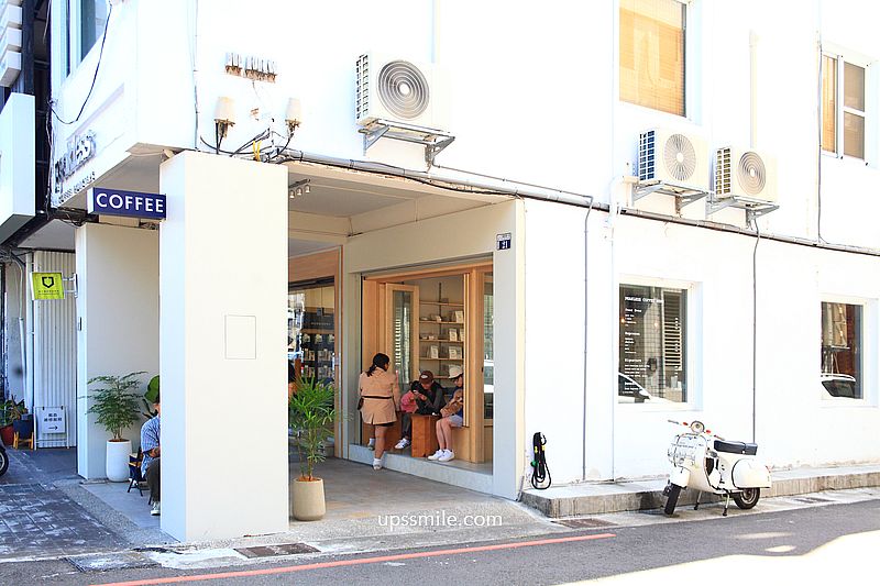 台中國美館自家烘焙咖啡廳【Peakless Coffee Roasters】開窗純白老宅咖啡廳網美打卡聖地