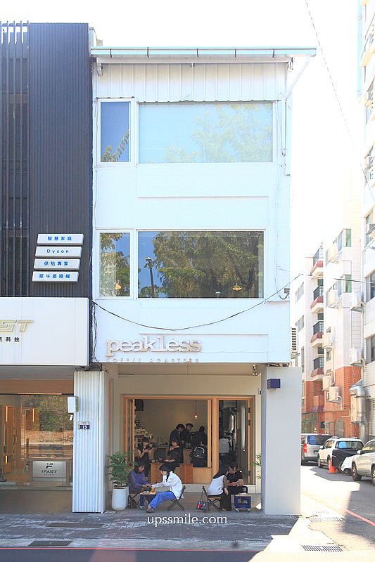 台中國美館自家烘焙咖啡廳【Peakless Coffee Roasters】開窗純白老宅咖啡廳網美打卡聖地 台中國美館自家烘焙咖啡廳【Peakless Coffee Roasters】開窗純白老宅咖啡廳網美打卡聖地
