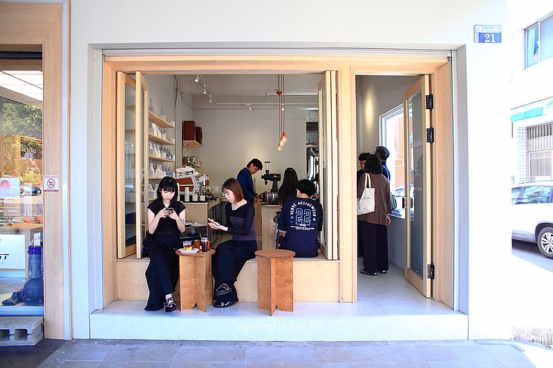 台中國美館自家烘焙咖啡廳【Peakless Coffee Roasters】開窗純白老宅咖啡廳網美打卡聖地 台中國美館自家烘焙咖啡廳【Peakless Coffee Roasters】開窗純白老宅咖啡廳網美打卡聖地