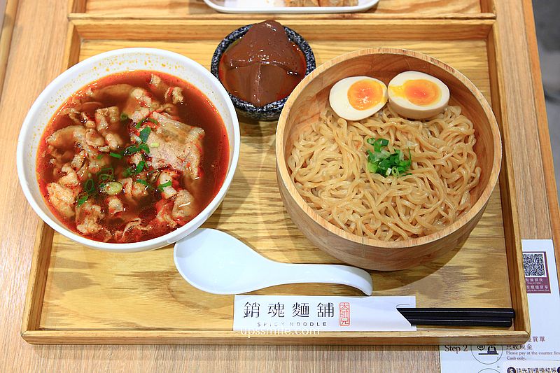 台北美食【大師兄銷魂麵舖中山店】捷運中山站美食，文青風人氣麻辣鴨血豆腐麵店