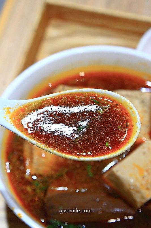 台北美食【大師兄銷魂麵舖中山店】捷運中山站美食，文青風人氣麻辣鴨血豆腐麵店