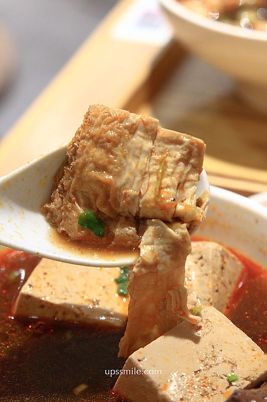 台北美食【大師兄銷魂麵舖中山店】捷運中山站美食，文青風人氣麻辣鴨血豆腐麵店