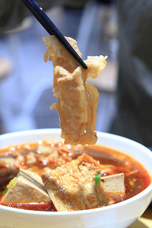 台北美食【大師兄銷魂麵舖中山店】捷運中山站美食，文青風人氣麻辣鴨血豆腐麵店