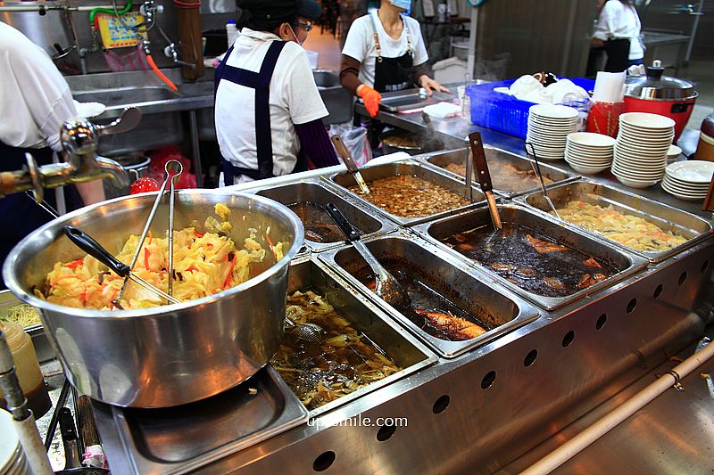 萬華美食【阿義魯肉飯】捷運龍山寺站華西街美食60年台北滷肉飯名店