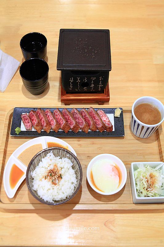 台中北屯美食【嵐山熟成牛かつ專売北屯昌平店】台中日式炸牛排浮誇系爆量丼飯