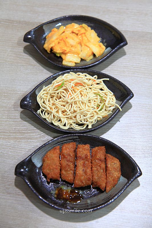 台中肉圓【小鮮肉圓麵線中山店】好吃手工脆皮肉圓酥脆彈牙與麵線糊 台中肉圓【小鮮肉圓麵線中山店】好吃手工脆皮肉圓酥脆彈牙與麵線糊