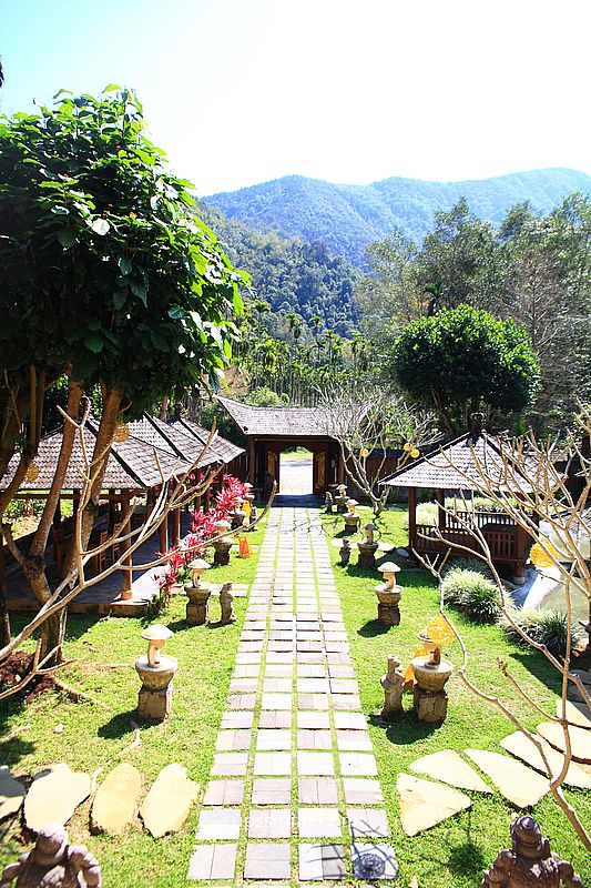 南投美食【烏布雨林峇里島主題餐廳】南投魚池山林秘境南洋料理景觀餐廳