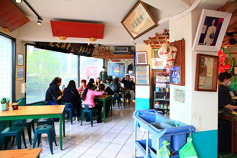 桃園中壢美食【忠貞眷村口米干麻辣滷味】龍崗米干必吃排隊名店