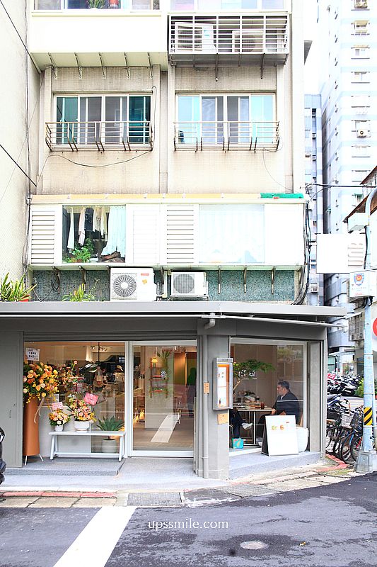 台北早午餐咖啡廳【EGG BUN Breakfast Sandwich & Espresso 松山小巨蛋】捷運南京三民站爆漿漢堡推薦