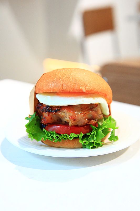 台北早午餐咖啡廳【EGG BUN Breakfast Sandwich & Espresso 松山小巨蛋】捷運南京三民站爆漿漢堡推薦