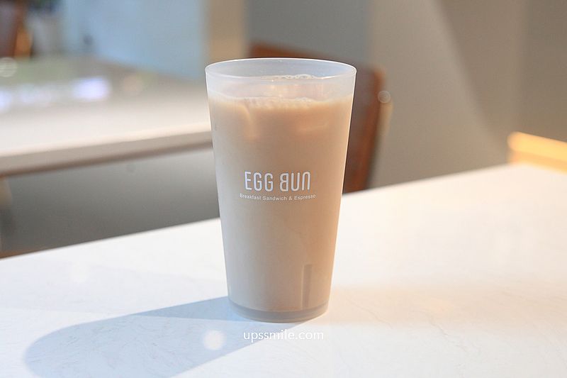 台北早午餐咖啡廳【EGG BUN Breakfast Sandwich & Espresso 松山小巨蛋】捷運南京三民站爆漿漢堡推薦