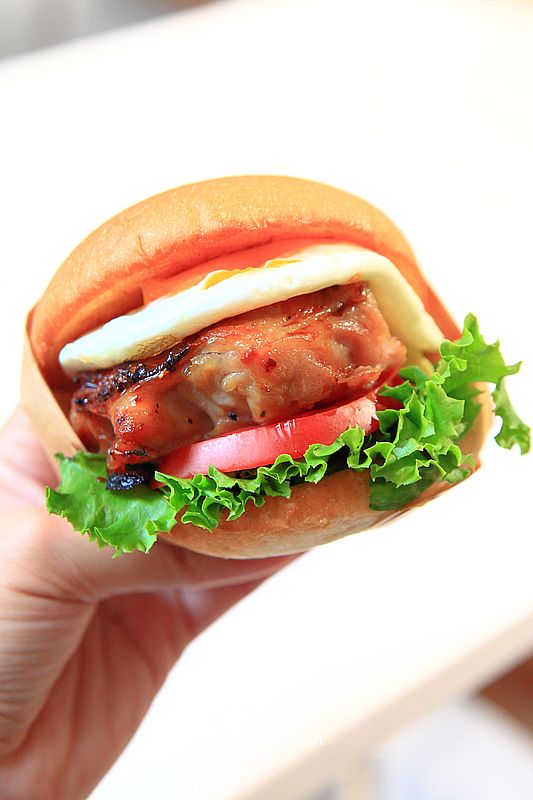 台北早午餐咖啡廳【EGG BUN Breakfast Sandwich & Espresso 松山小巨蛋】捷運南京三民站爆漿漢堡推薦