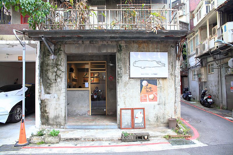 古亭丸之內咖啡【Music X Drinks by tripper】70元可喝到手沖咖啡藝伎,磅蛋糕30元 古亭丸之內咖啡【Music X Drinks by tripper】70元可喝到手沖咖啡藝伎,磅蛋糕30元