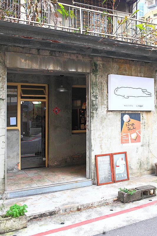 古亭丸之內咖啡【Music X Drinks by tripper】70元可喝到手沖咖啡藝伎,磅蛋糕30元 古亭丸之內咖啡【Music X Drinks by tripper】70元可喝到手沖咖啡藝伎,磅蛋糕30元