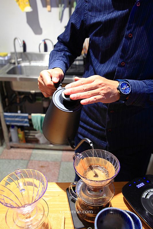 古亭丸之內咖啡【Music X Drinks by tripper】70元可喝到手沖咖啡藝伎,磅蛋糕30元 古亭丸之內咖啡【Music X Drinks by tripper】70元可喝到手沖咖啡藝伎,磅蛋糕30元