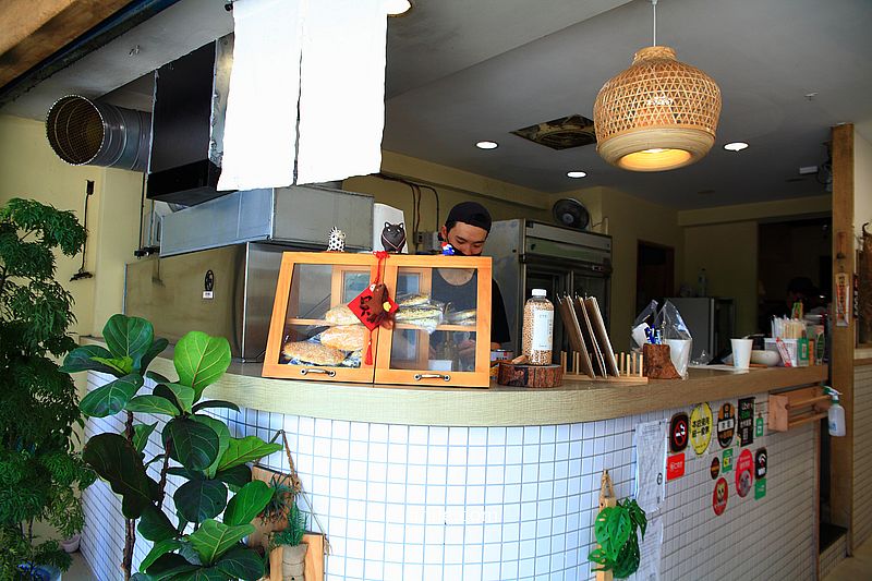 台北東區早午餐宵夜【老漿家台北延吉店】黃仁勳造訪24小時文青風豆漿店