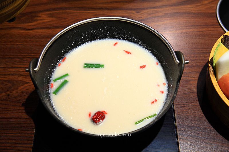 台中北屯美食【燒瓶子大肆鍋物台中北屯店】台中自助吧吃到飽個人鴛鴦鍋,台中宵夜美食 台中北屯美食【燒瓶子大肆鍋物台中北屯店】台中自助吧吃到飽個人鴛鴦鍋,台中宵夜美食