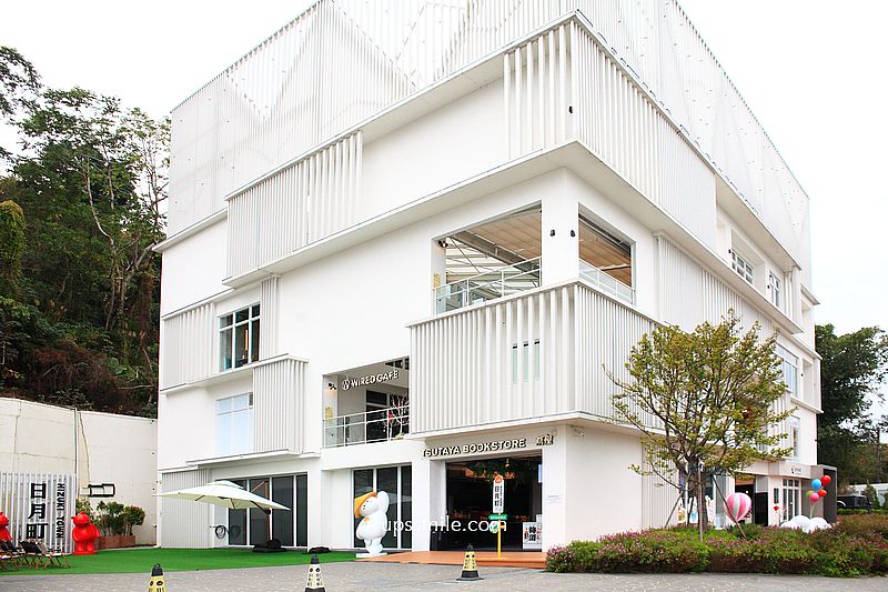 南投景點【日月町複合式商場】國道6號最美休息驛站純白建築， TSUTAYA BOOKSTORE蔦屋日月町店