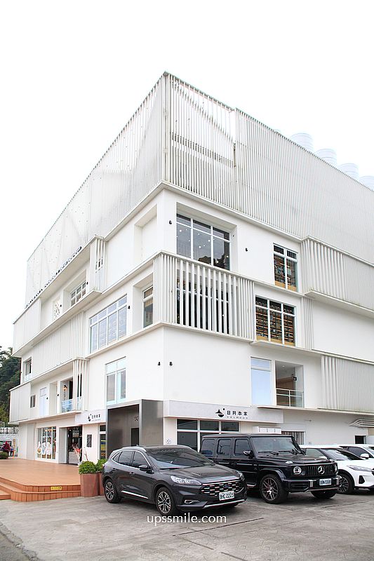 南投景點【日月町複合式商場】國道6號最美休息驛站純白建築， TSUTAYA BOOKSTORE蔦屋日月町店