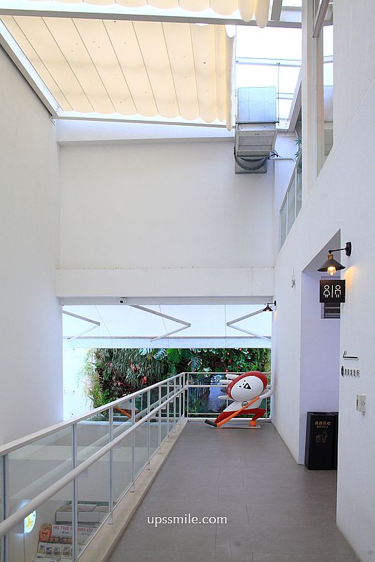 南投景點【日月町複合式商場】國道6號最美休息驛站純白建築， TSUTAYA BOOKSTORE蔦屋日月町店