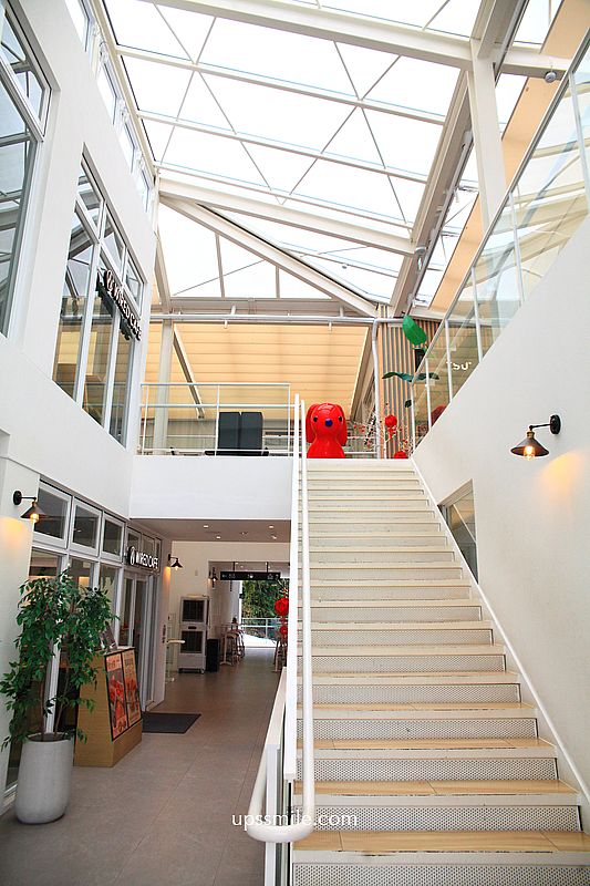 南投景點【日月町複合式商場】國道6號最美休息驛站純白建築， TSUTAYA BOOKSTORE蔦屋日月町店