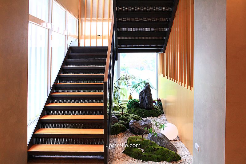 南投景點【日月町複合式商場】國道6號最美休息驛站純白建築， TSUTAYA BOOKSTORE蔦屋日月町店