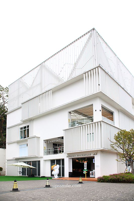 南投景點【日月町複合式商場】國道6號最美休息驛站純白建築， TSUTAYA BOOKSTORE蔦屋日月町店