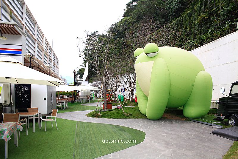 南投景點【日月町複合式商場】國道6號最美休息驛站純白建築， TSUTAYA BOOKSTORE蔦屋日月町店