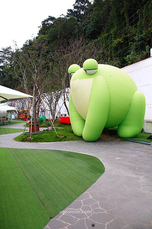 南投景點【日月町複合式商場】國道6號最美休息驛站純白建築， TSUTAYA BOOKSTORE蔦屋日月町店