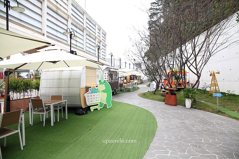 南投景點【日月町複合式商場】國道6號最美休息驛站純白建築， TSUTAYA BOOKSTORE蔦屋日月町店