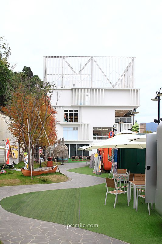 南投景點【日月町複合式商場】國道6號最美休息驛站純白建築， TSUTAYA BOOKSTORE蔦屋日月町店